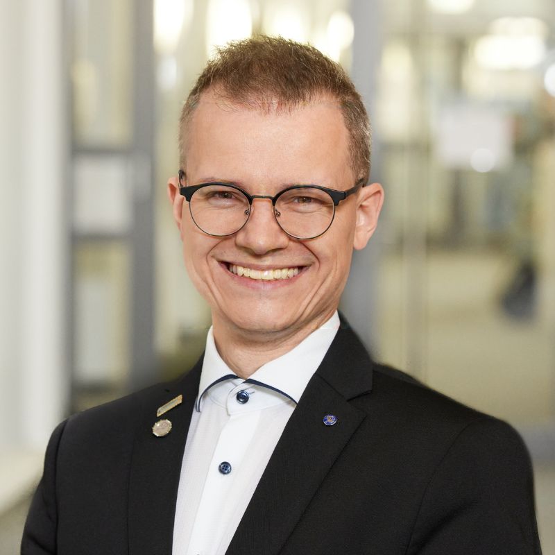 Portrait Prof. Dr. Alexander Lutz